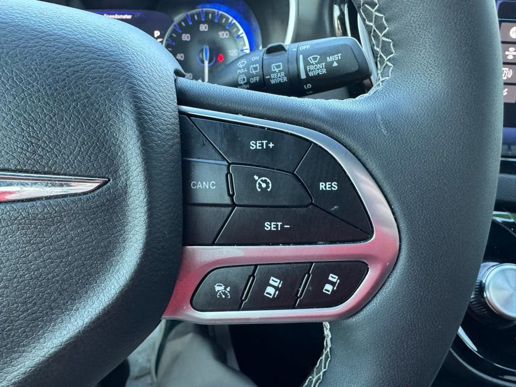 2025 Chrysler Voyager LX