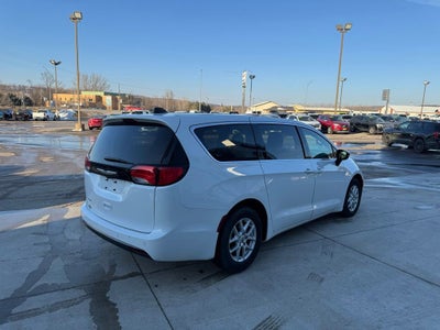 2025 Chrysler Voyager LX