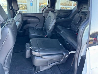 2025 Chrysler Voyager LX