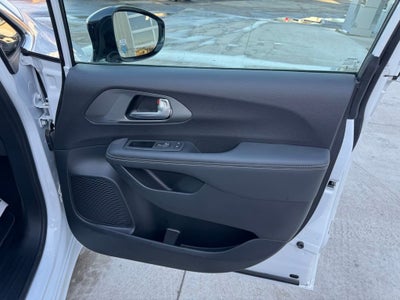 2025 Chrysler Voyager LX