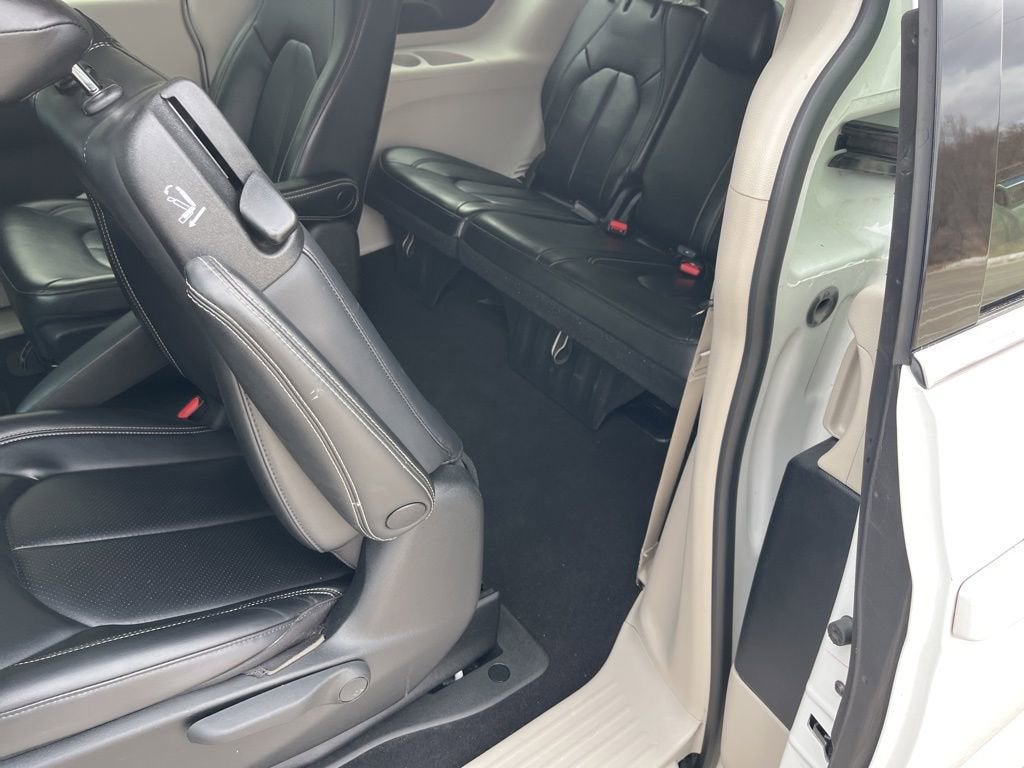 2023 Chrysler Pacifica Hybrid Touring L