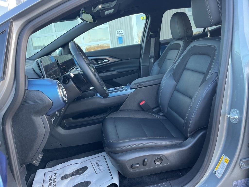 Used 2025 Chevrolet Equinox EV LT with VIN 3GN7DLRP0SS190325 for sale in Decorah, IA